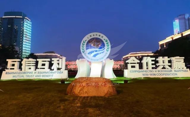 中共青岛市委宣传部就在青岛上合峰会组织工作中的优秀表现向金沙9001cc以诚为本集团颁发感谢状